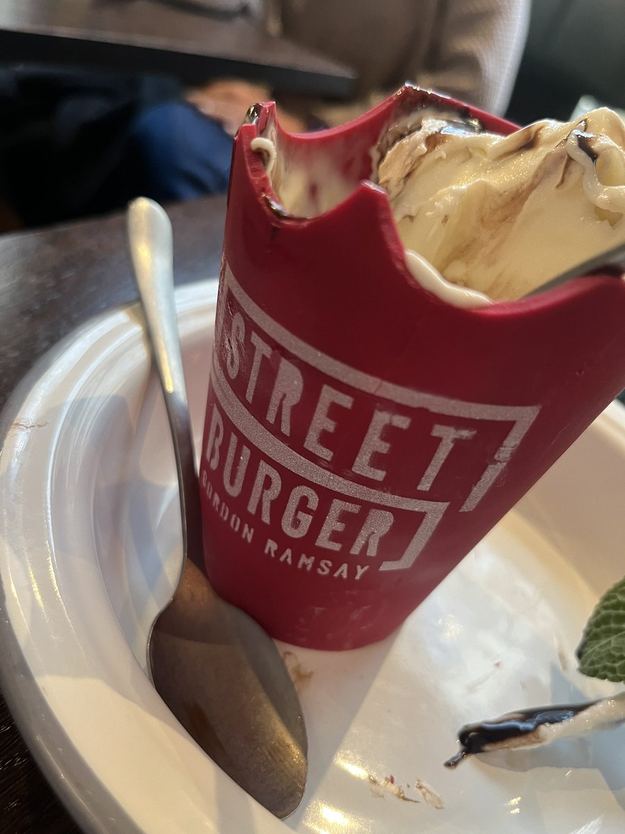 SteveEllershaw's tweet photo. @GordonRamsay fantastic food at your Covent Garden Street Burger restaurant.  Staff were fantastic with our table of 8 @GordonRamsayGRR https://t.co/6p7NRC1GY2