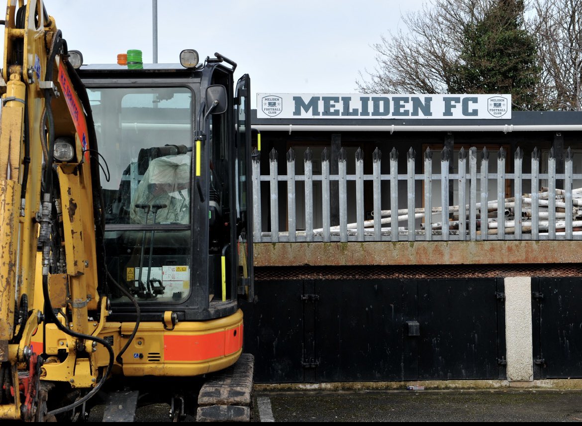 🟠🚧 PITCH WORKS 🚧⚫️ The spectator barriers and goalposts have now been taken out and stored in preparation for the drainage works to commence in the coming weeks 👏🏼👏🏼 Even the smallest of progress is filling the club with great excitement of what’s to come, we are still truly…
