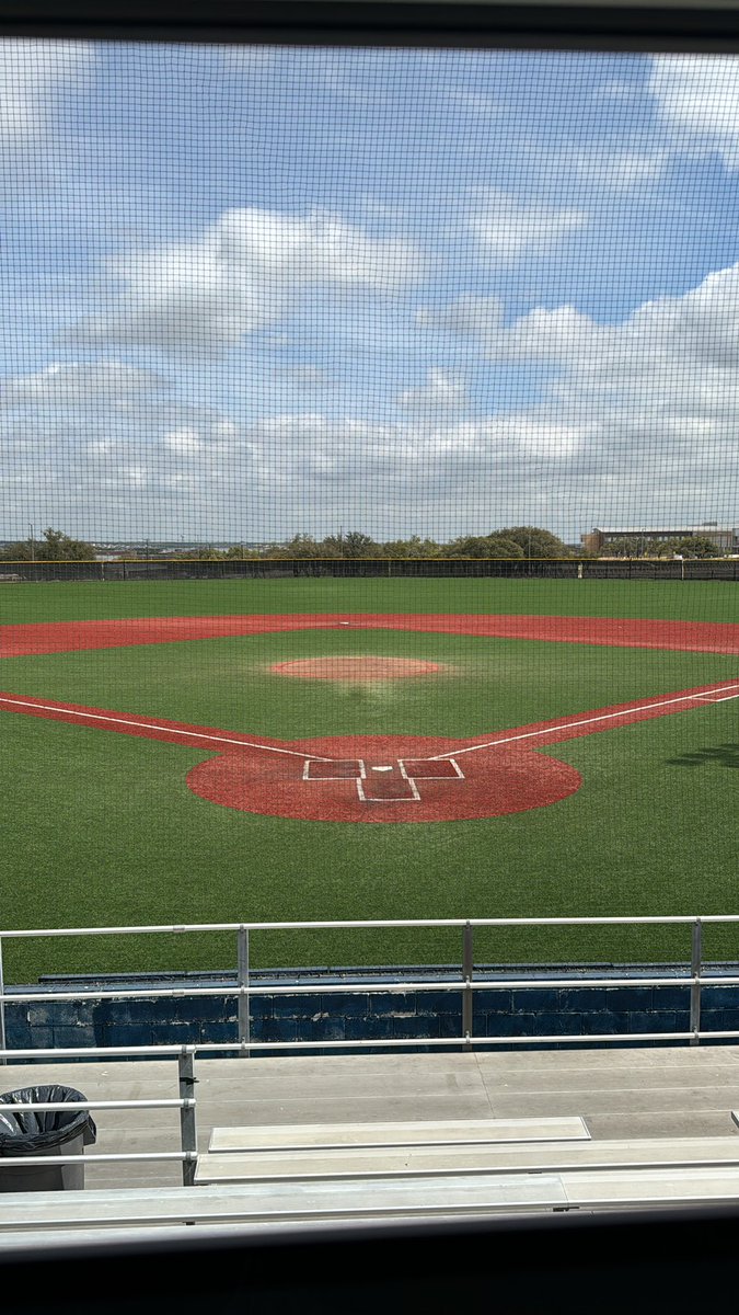 25-5A district opener here at Glenn vs <a href="/LehmanLobosAth/">LHS Lobos Athletics</a>. Beautiful day for baseball. Watch the game for free on GSN. ⚾️⚾️⚾️ meridix.com/event/246206