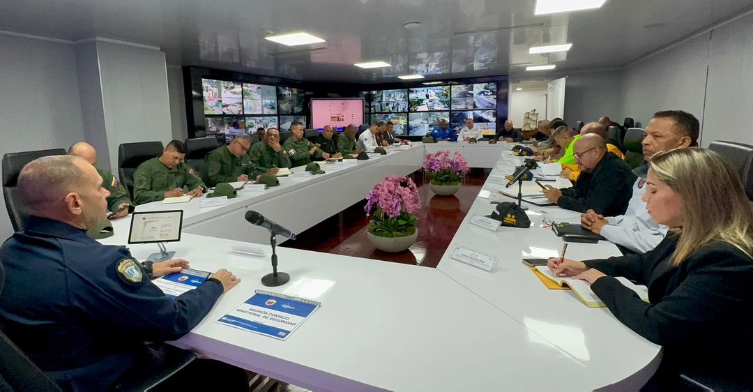 MijpVzla's tweet photo. #12MAR || Durante la reunión sostenida con el Consejo Ministerial de Seguridad, el Almirante en Jefe informó que el indice general del delito se redujo en 23,4% en comparación al año 2024.

#SomosCompromisoPatrio https://t.co/RPouBZi9FN