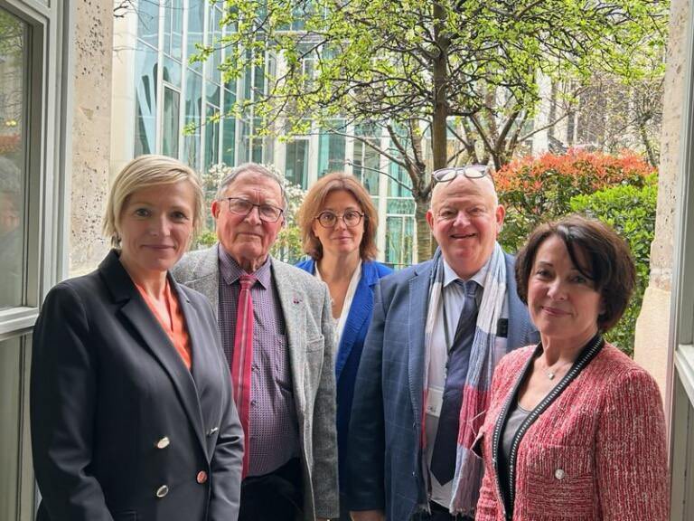 MurielleFabre's tweet photo. Rencontre avec le président du @cnasfrance , M Régnault et son équipe pour évoquer l’action sociale, son diagnostic , ses enjeux mais aussi les difficultés liées à la fiscalisation des prestations sociales ( mise en œuvre, impacts et risques…) https://t.co/dVjvAt3IR3