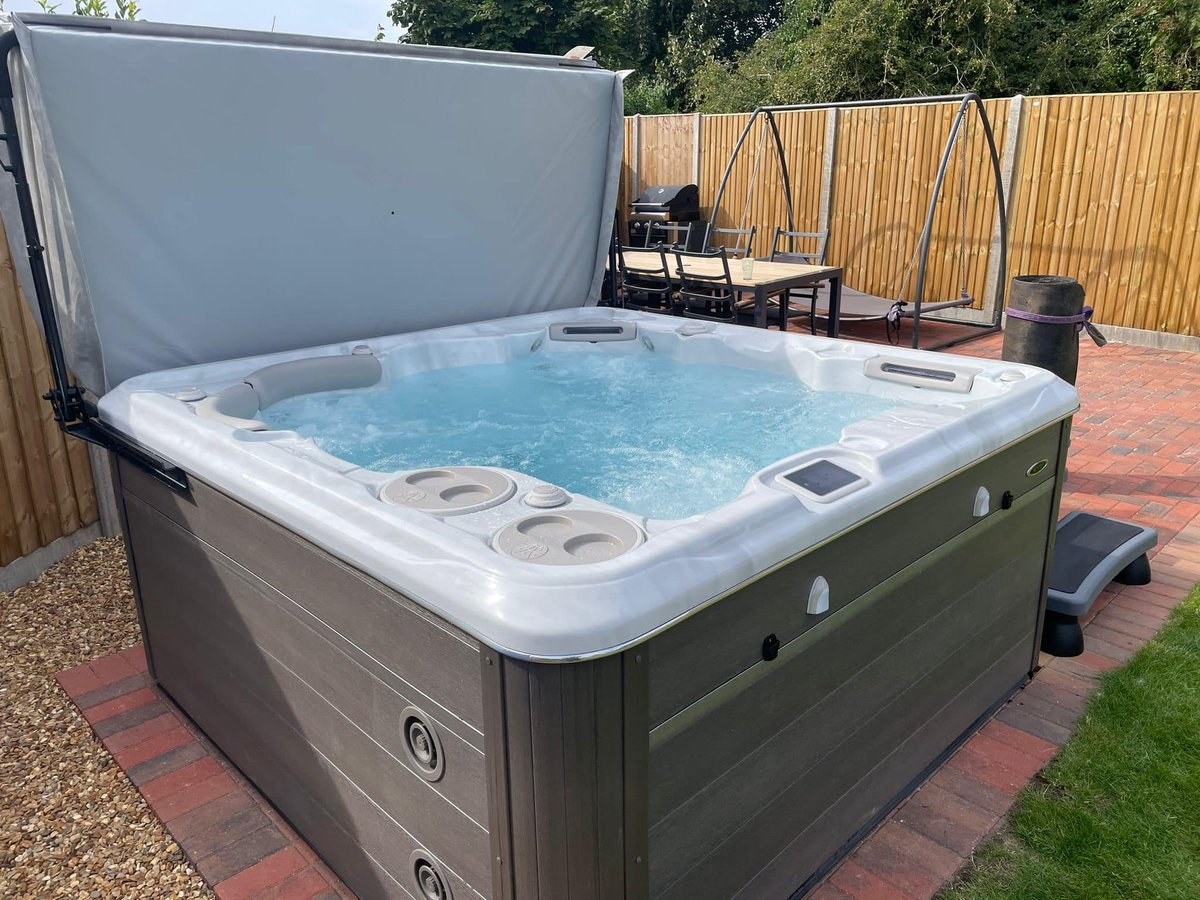 TheSpaDoctor's tweet photo. Fabulous installation of a Hydropool Aquasport 17AX Swim Spa complete wiksth a Covana legend automotive cover and not forgetting the all important 670 gold self cleaning hot tub to turn this customers beautiful garden into the summer hotspot!
https://t.co/5Gm3Foc0HH https://t.co/2NiAJROyjB