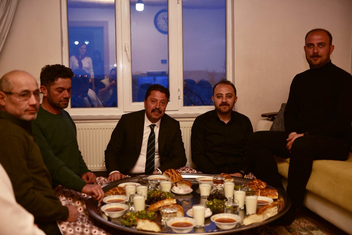 drozerkasap's tweet photo. Beypazarı‘nın geleceği için birlikte çıktığımız bu yolda, dost gönüllerinde bizi ağırdıkları için ULUCA ailesine teşekkür ediyoruz. Allah bereketinizi artırsın. Allah hayırlarınızı kabul etsin.

#Beypazarı #DrÖzerKasap #BirleşerekKazanacağız https://t.co/J3jWCViGXF