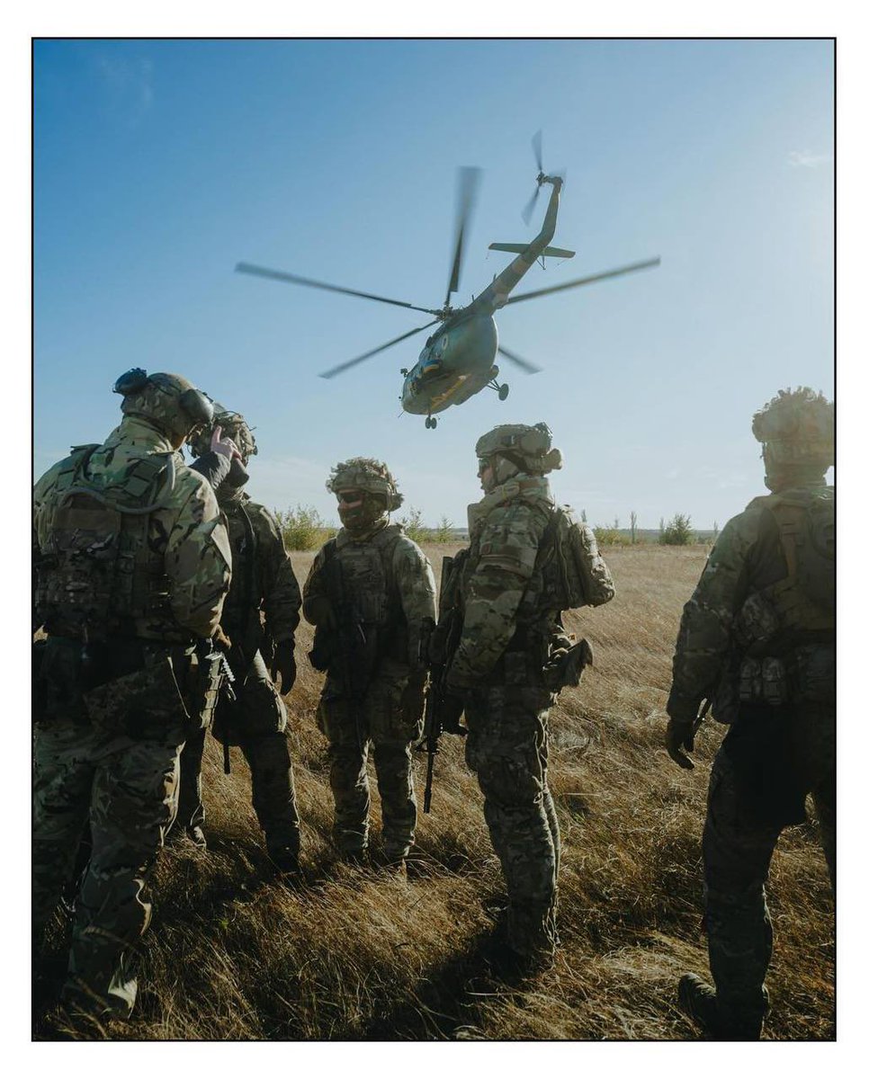 banderafella's tweet image. 🇺🇦In #Robotyne, the battles rage on. There’s machinery and tanks rolling out from about 2 km away, firing and then retreating. Artillery has also started hitting more frequently, although there seem to be fewer small groups—perhaps they&apos;re reverting to their old tactic: demolish…