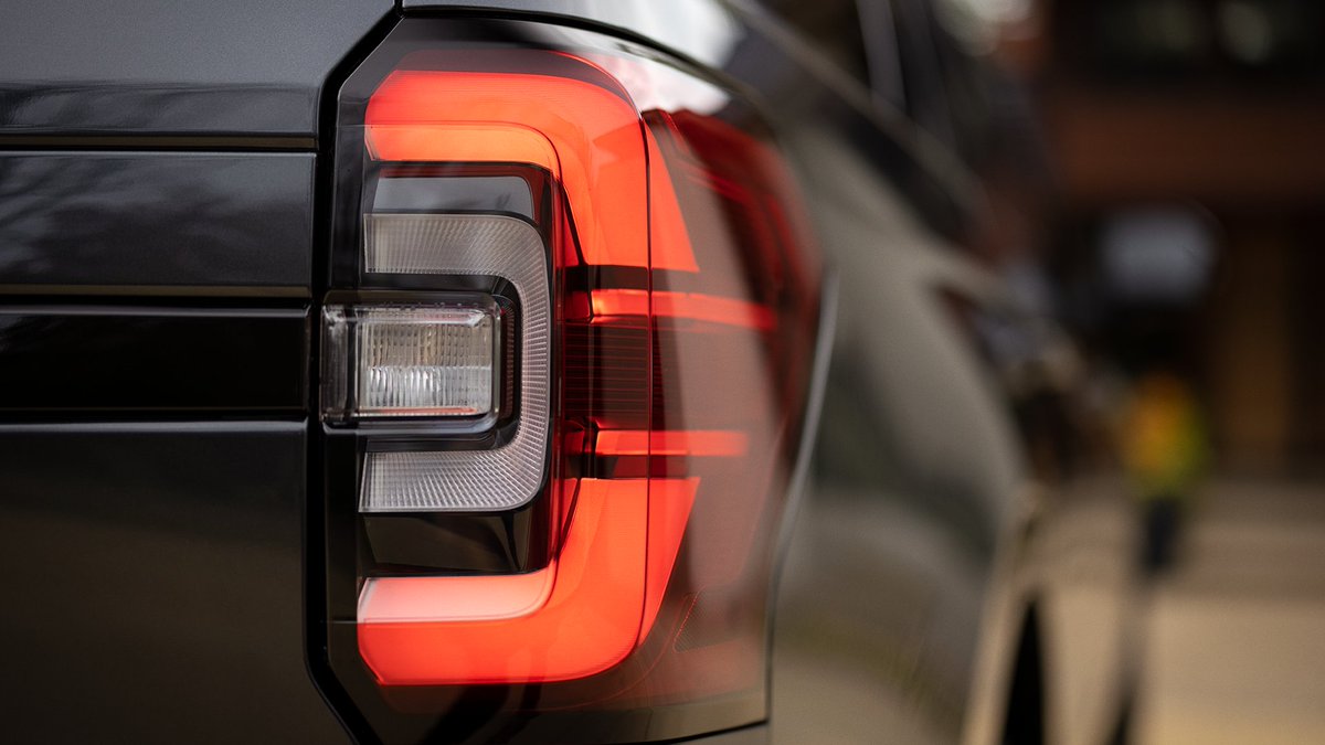 FordMX's tweet photo. Conecta con tu destino en #FordExpedition #StealthPerformance, equipada con un motor de 3.5 L EcoBoost® V6 que entrega 440 HP. Descúbrela: https://t.co/j4mdxrKSeZ https://t.co/3LtWG2yMjK