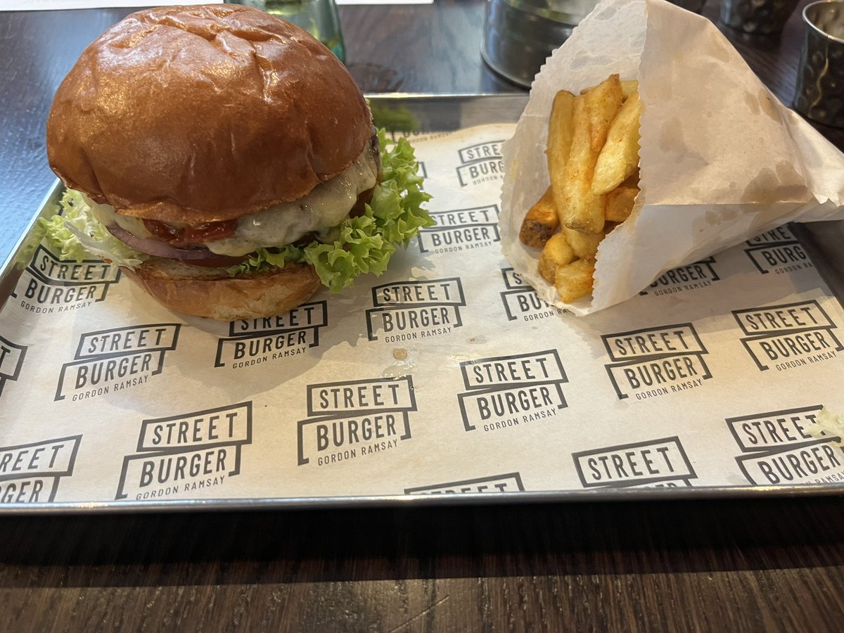 SteveEllershaw's tweet photo. @GordonRamsay fantastic food at your Covent Garden Street Burger restaurant.  Staff were fantastic with our table of 8 @GordonRamsayGRR https://t.co/6p7NRC1GY2