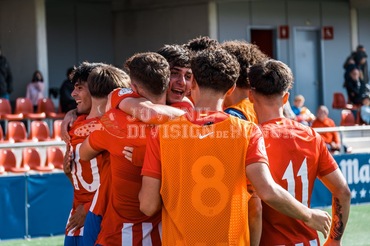 📝 El Atlético de Madrid no levanta el pie 👟 del acelerador 

🔝 El conjunto rojiblanco 🔴⚪ está en un momento de forma espectacular 🔥 y ante el Real Madrid puede dejar bien encarrilada la liga 🏆

🔗  juvenildivisiondehonor.com/el-atletico-no…

#JuvenilDH👟 #DH5 🏆 #AúpaAtleti 🔱