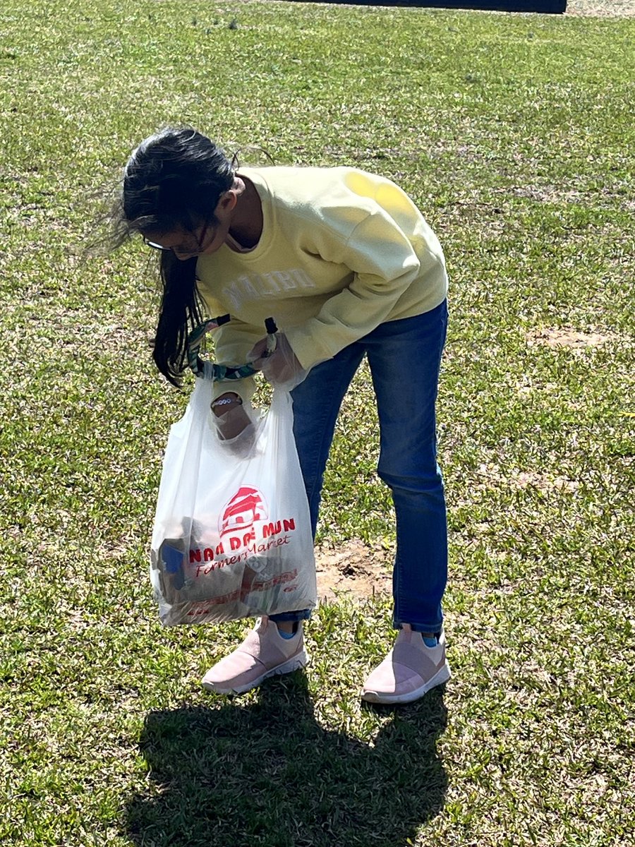 Christina G. Smith (@csmith_plling) on Twitter photo These amazing students brought their own bags from home to help beautify our campus! I love their commitment to making Ola Elementary even better! <a href="/OES_HCS/">Ola Elementary</a> These amazing students brought their own bags from home to help beautify our campus! I love their commitment to making Ola Elementary even better! <a href="/OES_HCS/">Ola Elementary</a>