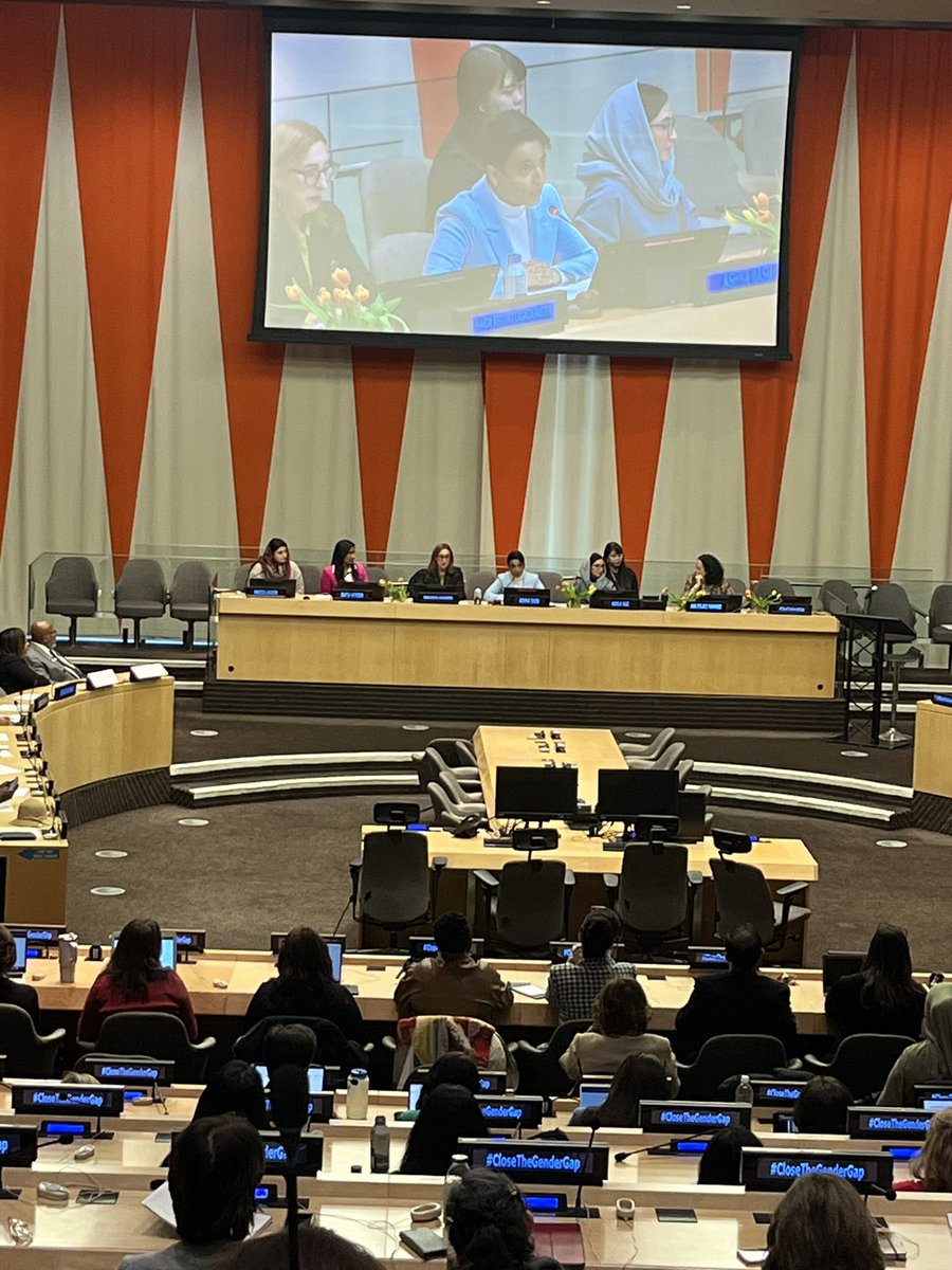 Sexual and reproductive health advocate Dr. @ashnabasu moderates the #CSW68 panel on closing the gender gap in #education. To keep girls in school, the right to comprehensive sex ed, menstrual products, safety and non-discrimination, and modern contraceptives must be guaranteed.