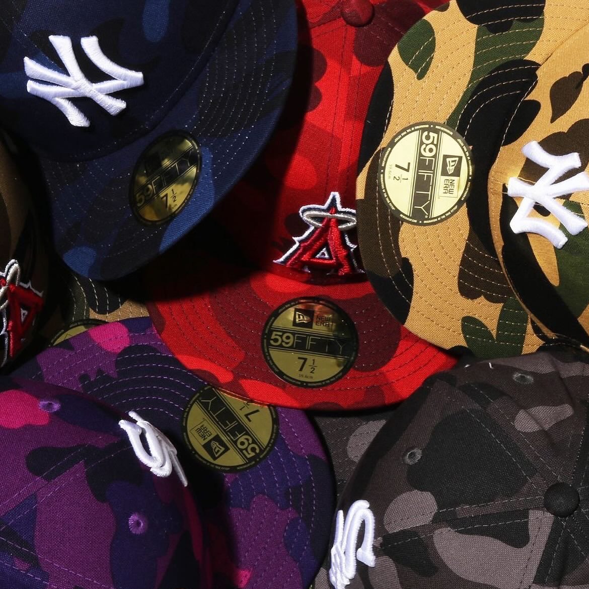 JustFreshKicks's tweet photo. BAPE x MLB x New Era Caps released exclusively in Japan 🦍⚾️ https://t.co/TMM1zrbp8d https://t.co/2x42CLlKkl