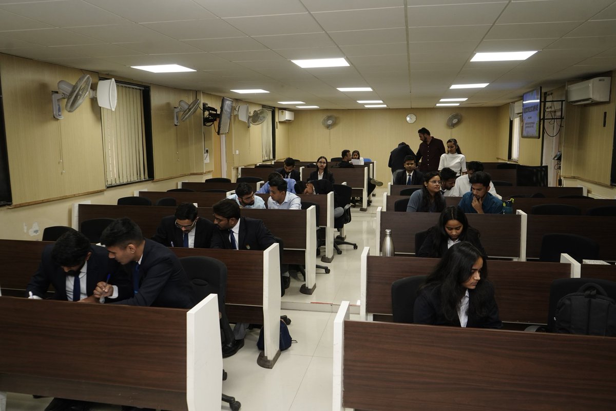 Spectra_NIBM's tweet photo. "Dive into the intellectual journey with snapshots from 'Quiz Cross Canvas,' an event hosted by Alfaaz - The Literary Committee of NIBM as part of  ADHIKOSH'24 in collaboration with Spectra, the fest committee of NIBM. https://t.co/UlpsO2yzSV