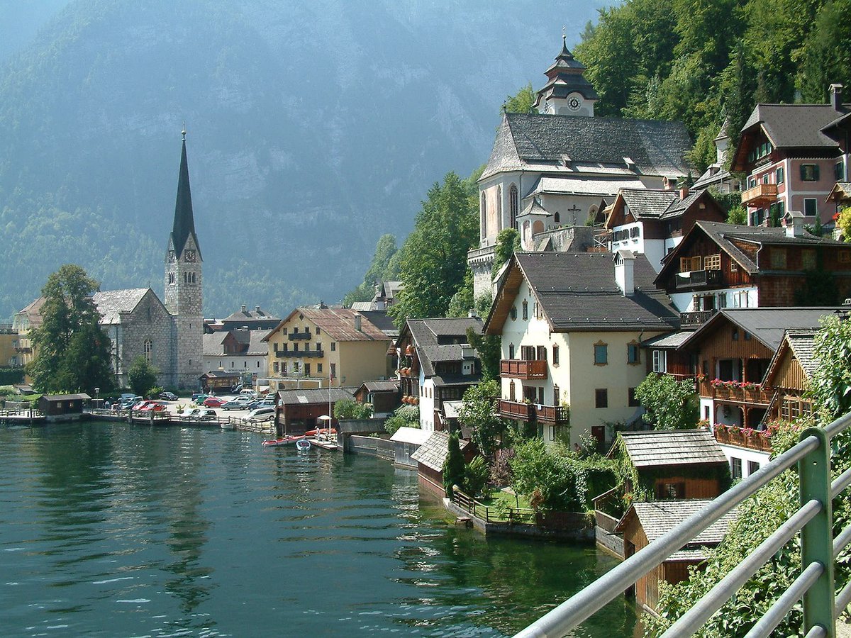 MindMedley's tweet photo. In the picturesque town of Hallstatt, Austria, lies the world's oldest salt mine, operating for over 7,000 years. Its burial customs shaped the "Hallstatt Culture," a distinctive Iron Age era known for unique artifacts and burial practices in archaeology. https://t.co/sD56NYC1Jx