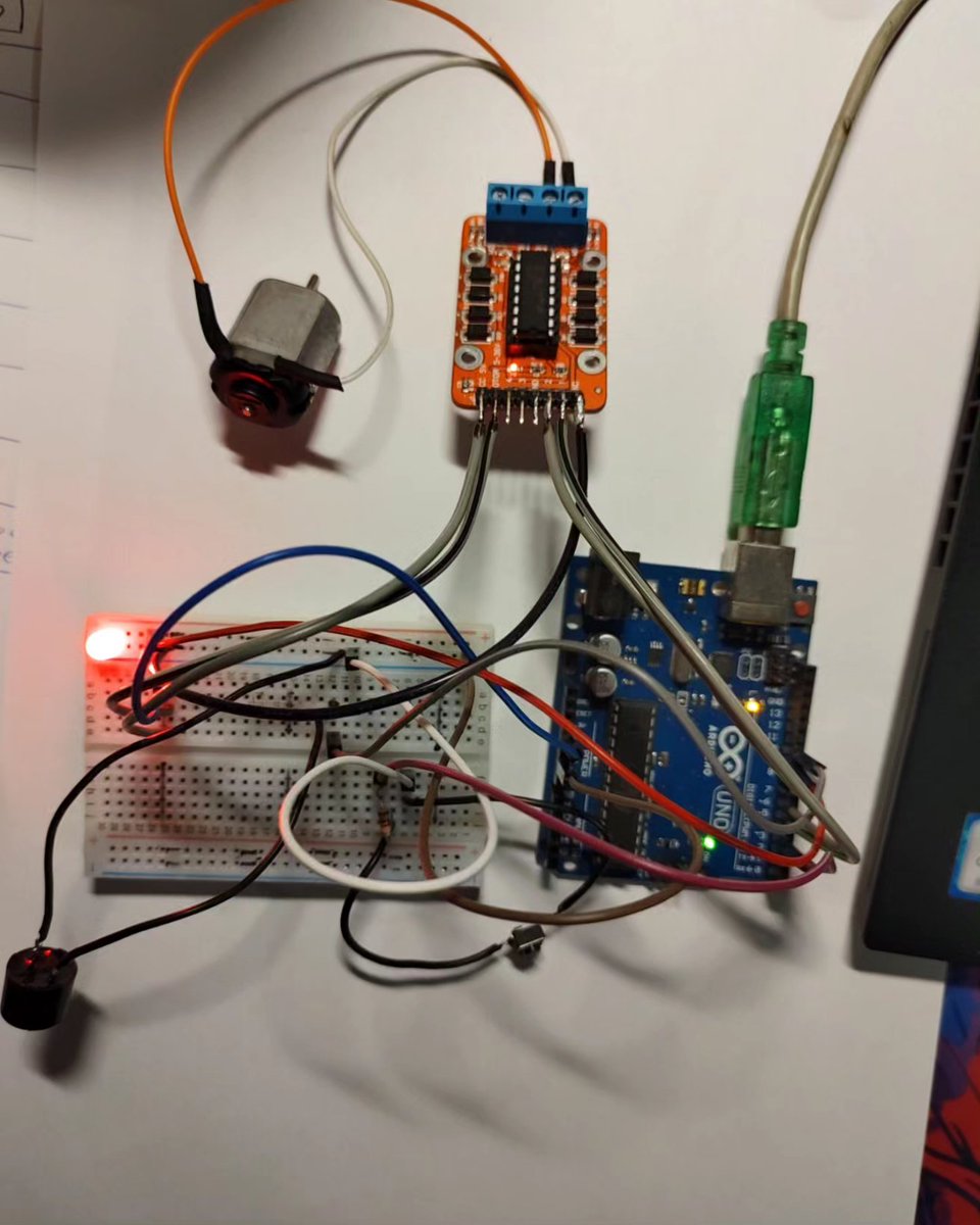 Fox9584's tweet image. Трохи проєктів на Arduino Uno та Leonardo. Вивод цифор на екран, гра у "спіймай ліхтарик" та лінточний транспортер по стандартам Scada систем.
#Arduino #ArduinoUno #arduinoleonardo #ArduinoNana #arduinoproject #Programming #Cpp