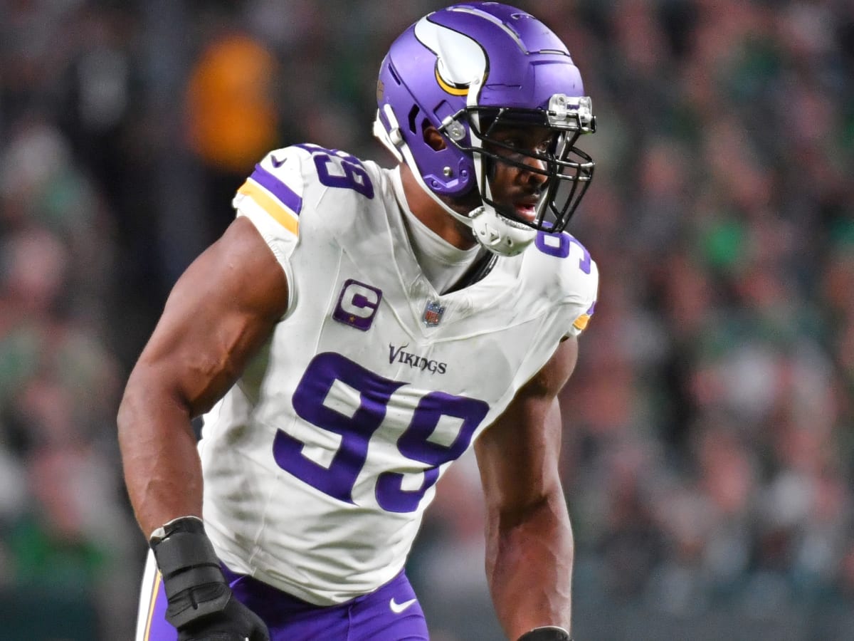 ESnipyz's tweet image. It makes no sense, but for the sake of my brief enjoyment. Sign Danielle Hunter to a 3 year 72 million dollar contract for the fuck of it.