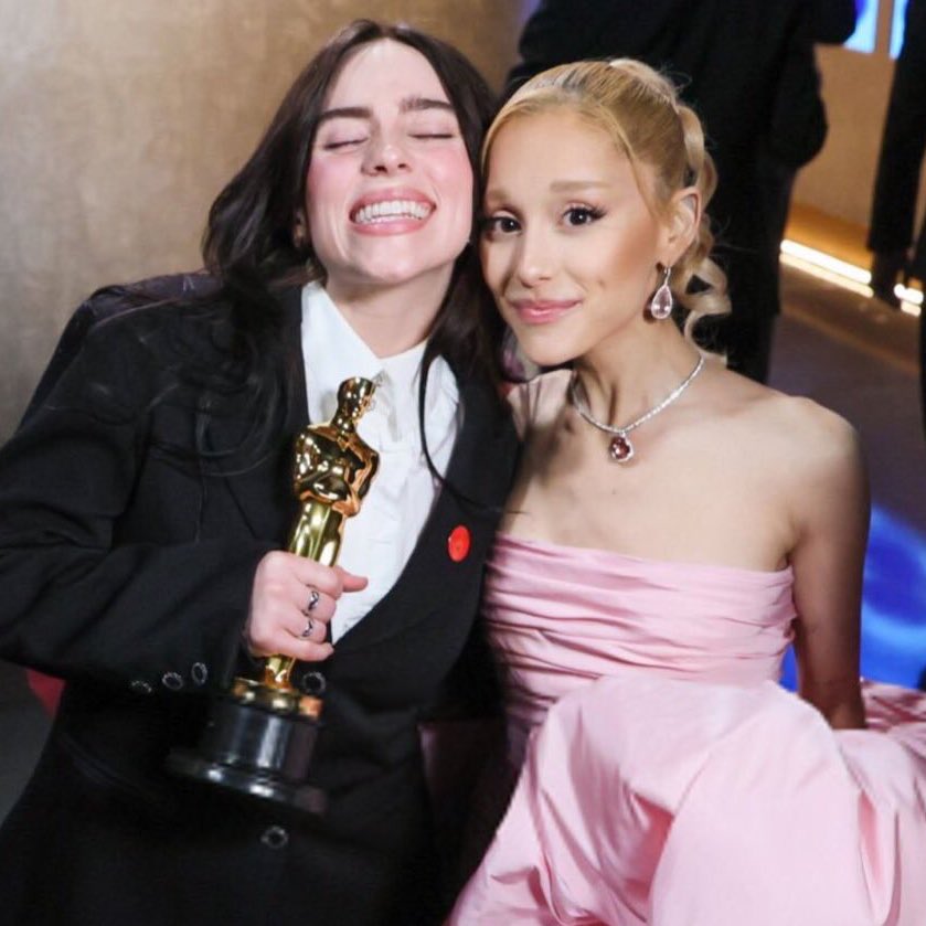 arianagrandebr's tweet photo. VEM AÍ? Pai de Ariana Grande curte postagem sobre um possível feat com Billie Eilish. https://t.co/Z0mhlg0JGm