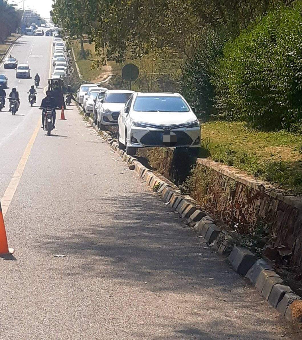 Surprise by #ITP 🚔  near Bahria University, #Islamabad 😐