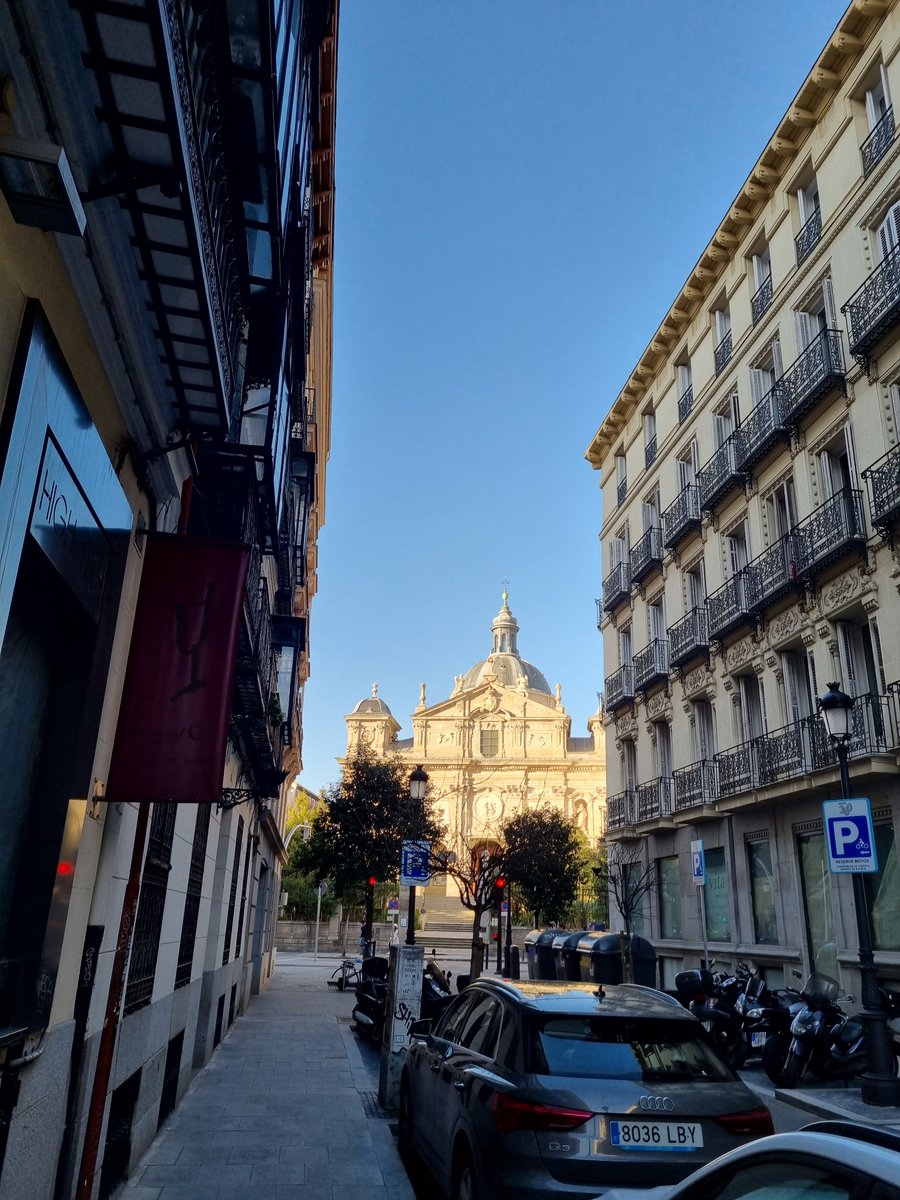 joacomirkin's tweet photo. La tranquilidad del atardecer madrileño en el barrio de Las Salesas https://t.co/Sq6lHJexE1