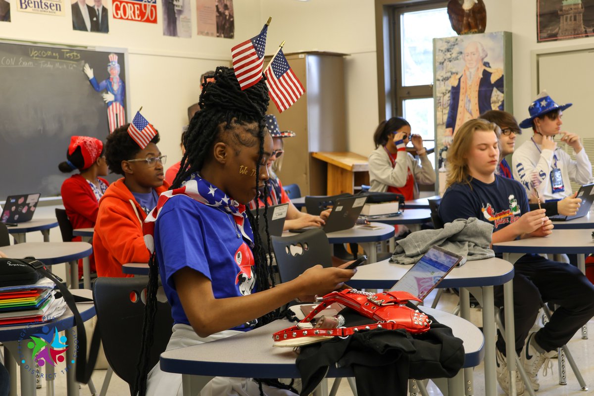 schooldist186's tweet photo. Let's give a big round of applause to the Spartans for keeping the patriotic spirit alive in Mr. Volpert's A.P. Government class! Mr. Vopert awards students extra credit in A.P. Government on U.S. Constitution test day if students participate in dressing up! #connect186 https://t.co/auaOqhMs18