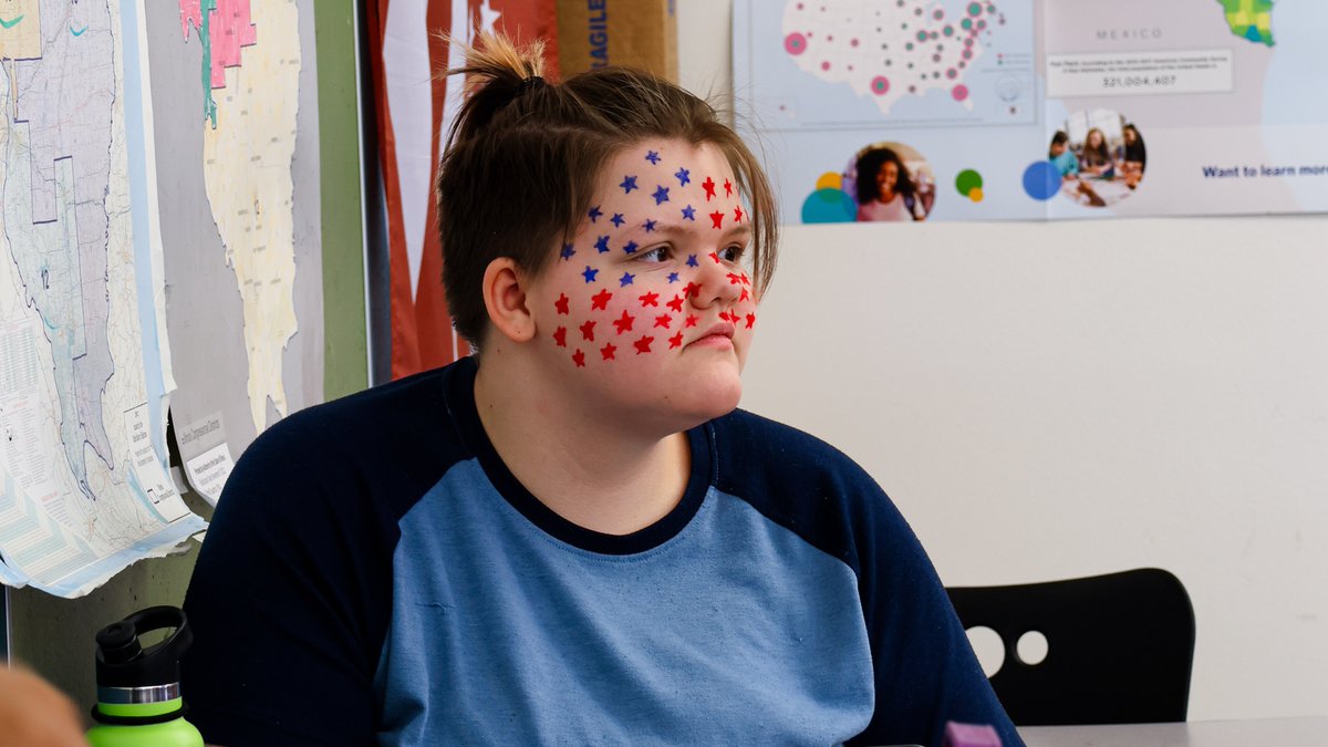 schooldist186's tweet photo. Let's give a big round of applause to the Spartans for keeping the patriotic spirit alive in Mr. Volpert's A.P. Government class! Mr. Vopert awards students extra credit in A.P. Government on U.S. Constitution test day if students participate in dressing up! #connect186 https://t.co/auaOqhMs18