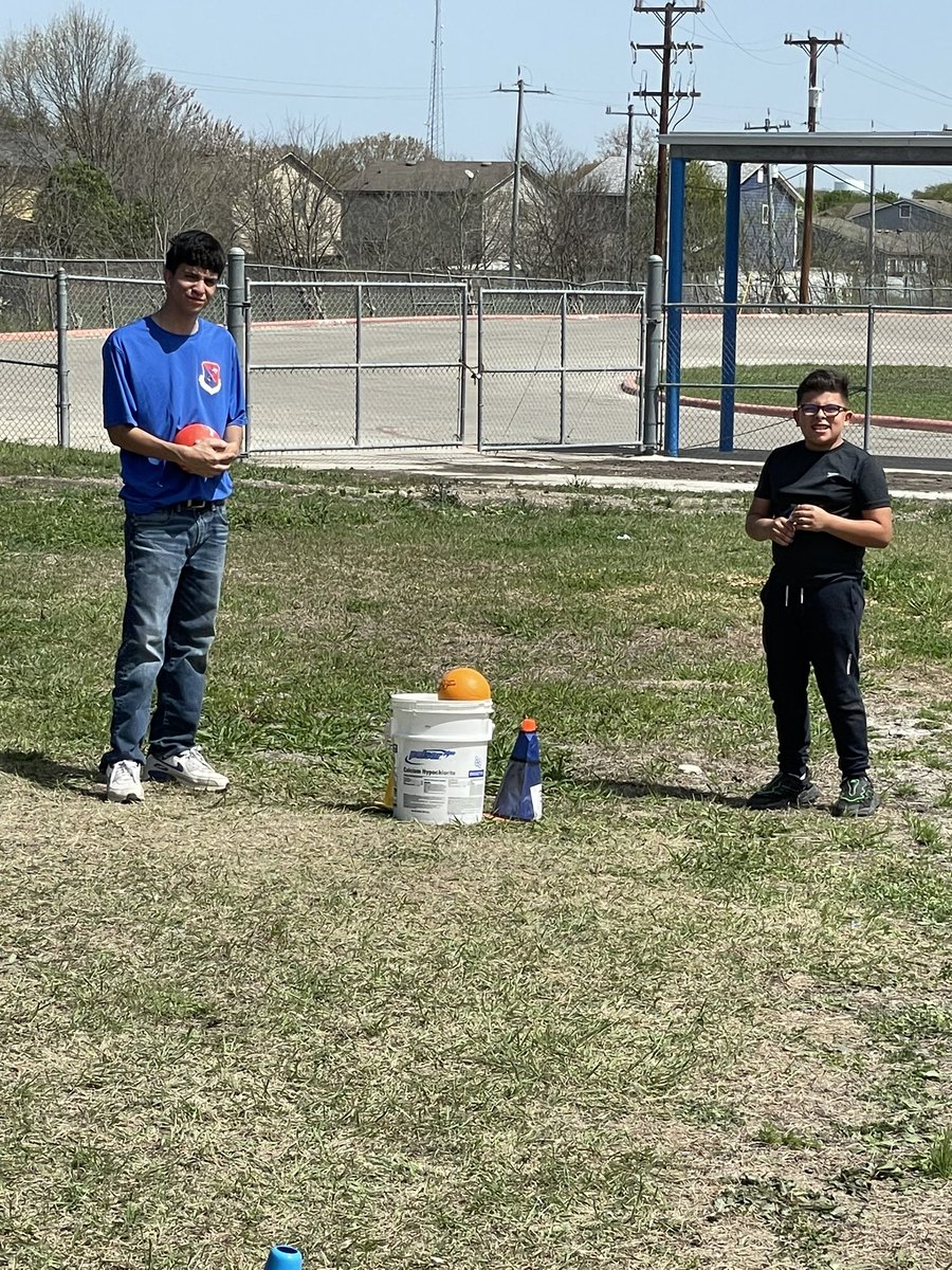 Thank you @jj_tx782 for coming to help with our field day. The kids had so much fun thanks to you! @NISDJay #studenthelpers #starstudents
