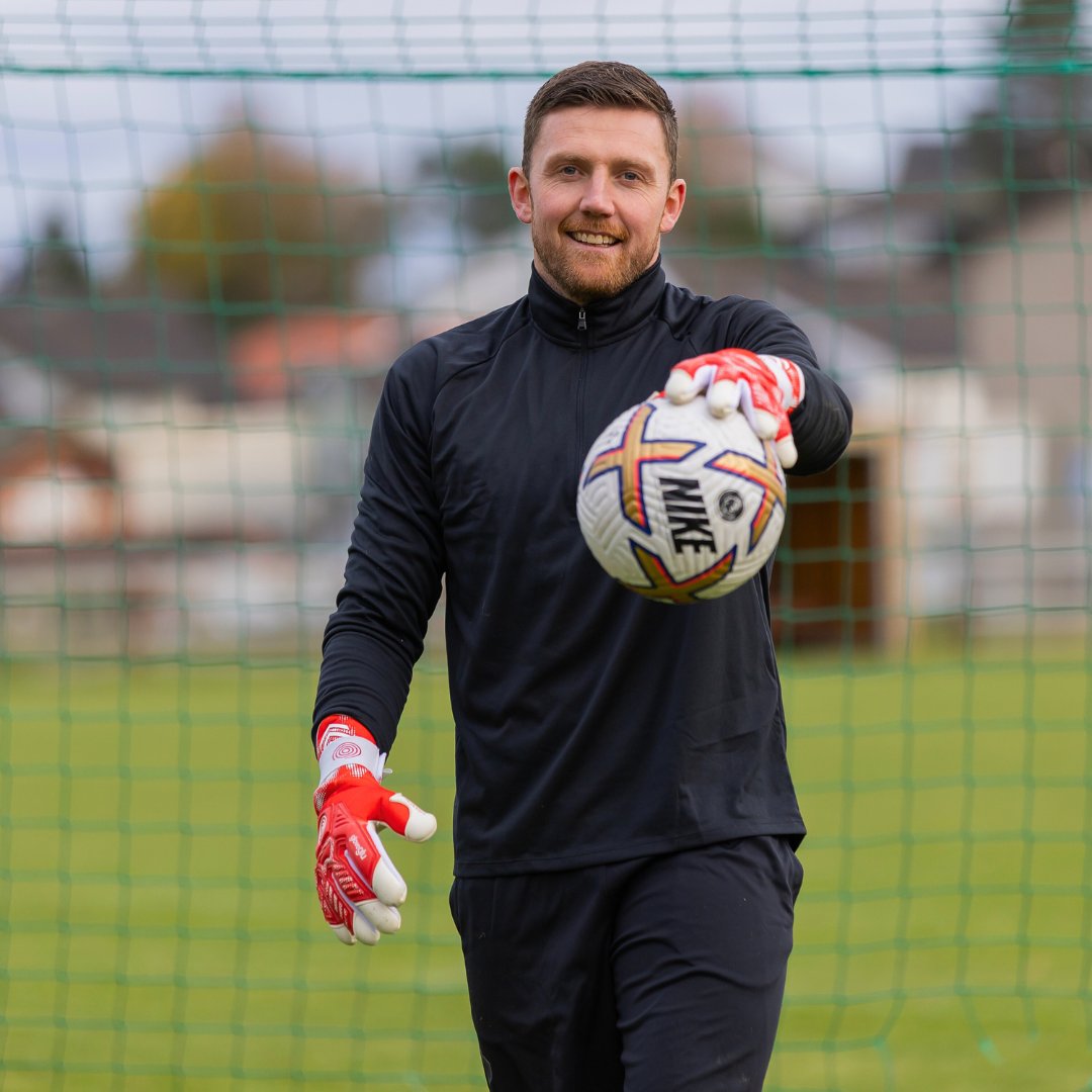 Grip is everything. Good job we're masters of it

#gloveglu #gripiseverything