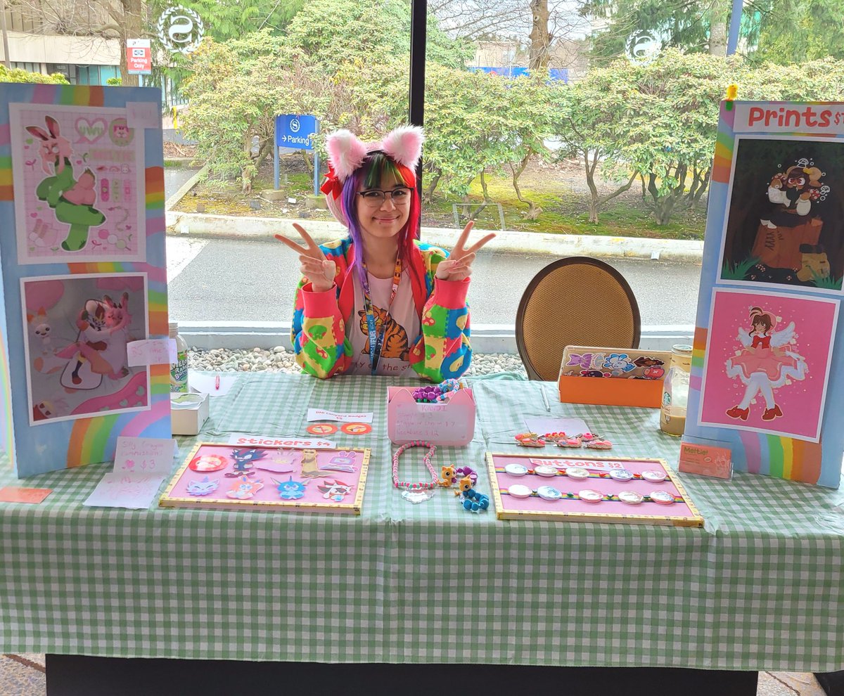 Meltie_uwu's tweet photo. Thanks to everyone who came by and said hello to me this weekend! It was my first time running a table at a con and everyone was so nice to me 😭💖💖 I can't wait to do this again! Thank you also @prettiestjester for helping me on Sunday, you're my favorite🧡🧡 https://t.co/xvwSBf3Ibp