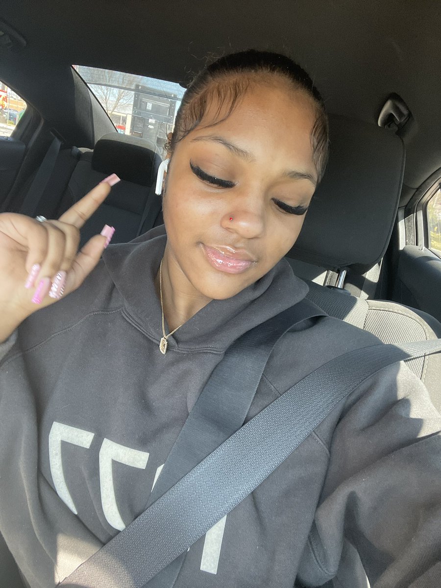 madiiwiddfatty's tweet photo. face card never declines 😍😍😍 https://t.co/U4hwStQneC