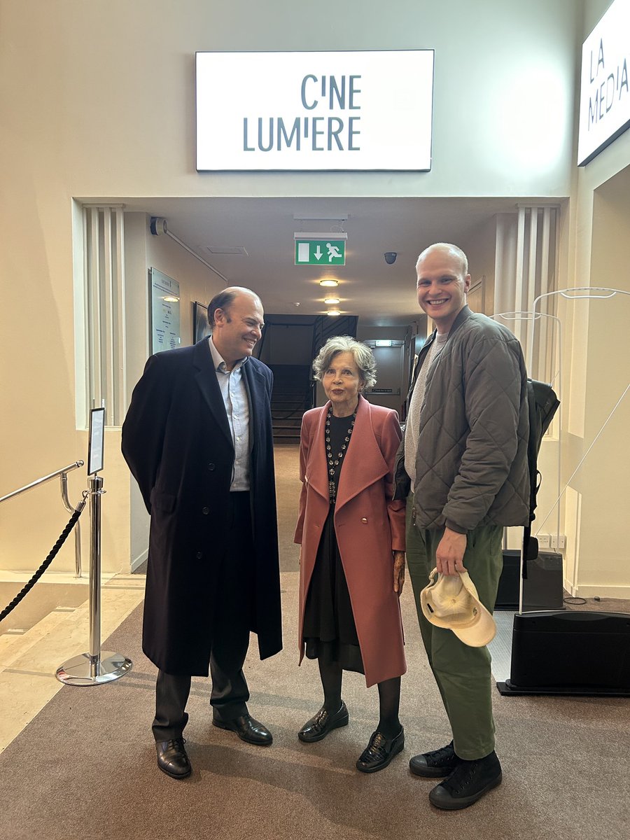 Celebrated actor and dancer Leslie Caron (along with her son and grandson) at Ciné Lumière for the special screening of The L-Shaped Room. Such a big honour!