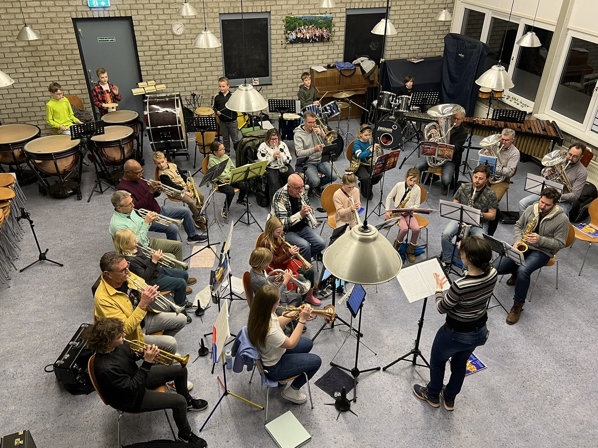 #Leerlingen <a href="/ZFCZaandijk/">ZFC</a> en <a href="/OGKrommenie/">OGKrommenie</a> oefenen voor zondag. Wat is dit mooi om te zien en te horen!