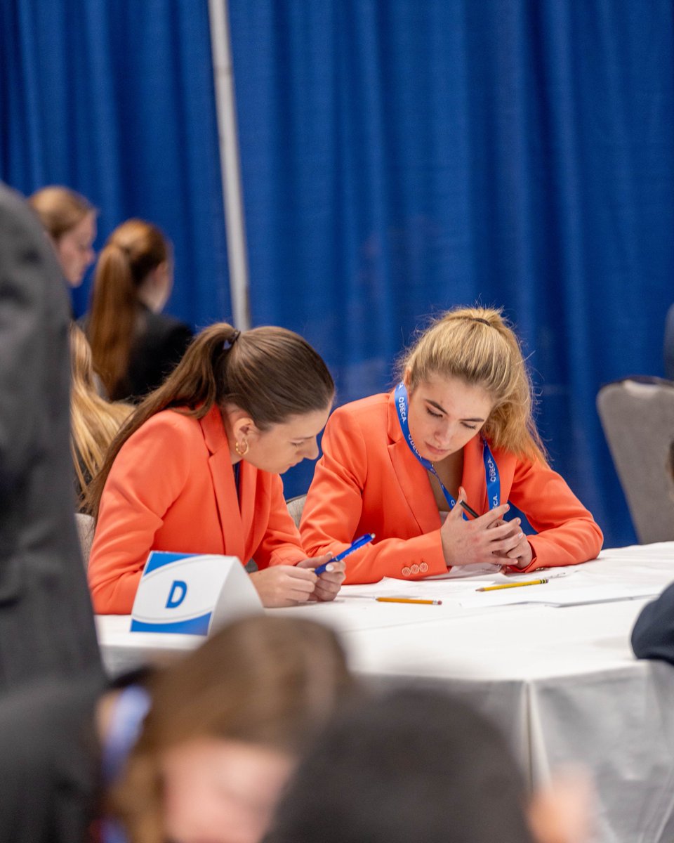 mndeca's tweet image. Day 2 of #SCDC2024 was unforgettable! 🎉 
From the thrill of competition to the awe of the hypnotist show, and ending the night with beats from our DJ and game night fun. 
Swipe through to catch a glimpse of yesterday's highlights! 📸 #DECAEnergy #DECAWinners