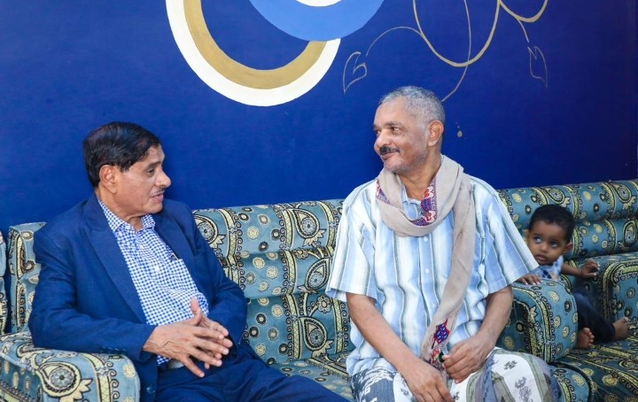 الحرص على التواصل الإنساني من أهم الصفات الأساسية للقائد الناجح التي نراها سلوك متجذر لدى القائد اللواء #البحسني لما يمتلك من صفات قيادية استثنائية رفيعة جعلته يكسب حب المواطن وأصبح ينظر اليه القائد الناجح والحاسم والحكيم والإنسان كما نراه يحرص على زيارة المبدعين والاطمئنان عنهم