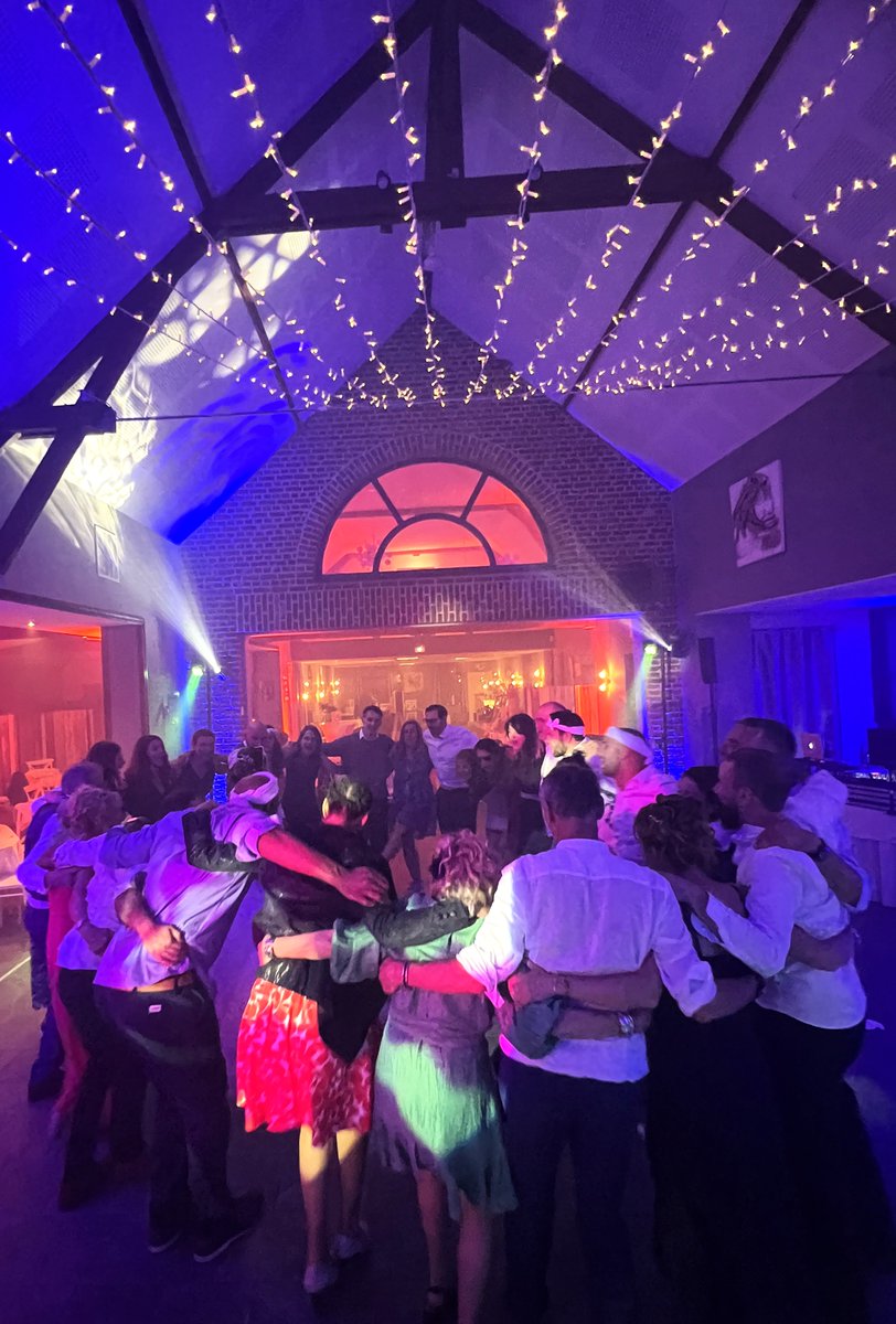 WaymelAnimation's tweet photo. Séquence "Mille M E R C I S" pour votre confiance :
Domaine & Traiteur = Salon de la Prairie à #Steenwerck
Son & Lumière = @WaymelAnimation #WaymelAnimation
Animateur DJ = #LoLoWaymel
#Mariage #Wedding #LaFlandre #LesFlandres #SalonDeLaPrairie https://t.co/ancwESISdf