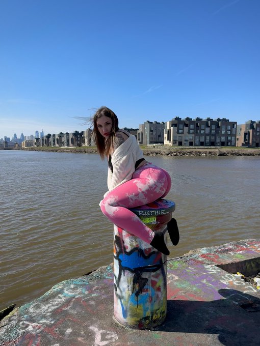 Hiiii https://t.co/hPetDawJdz