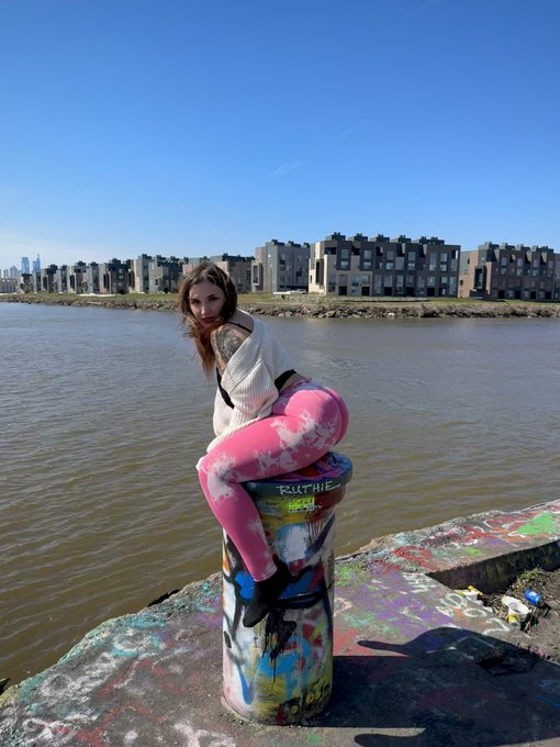 Hiiii https://t.co/hPetDawJdz