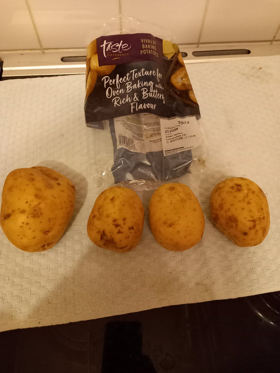 roskshaw's tweet photo. @sainsburys maybe spuds of similar sizes would be helpful for cooking times https://t.co/KIvoLSWTqR