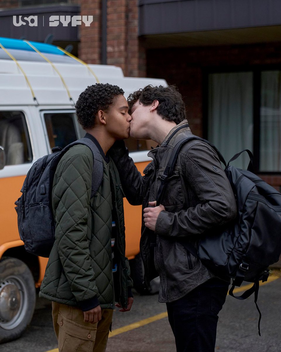 SYFY's tweet image. Babe, get up. The first photos from #Chucky Season 3: Part 2 just dropped. See you April 10 on @USANetwork and @SYFY for new episodes. #ChuckySeason3