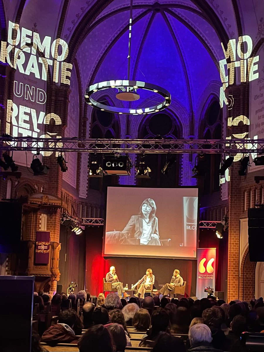RichterHedwig's tweet photo. Das war Pre Sneak. Am 2. Mai dann in der @schaubuehne die Buchpremiere mit Ulf Buermeyer (von @LageNation @vieuxrenard @berndulrich @KiWi_Verlag) https://t.co/Nzhthx01m9