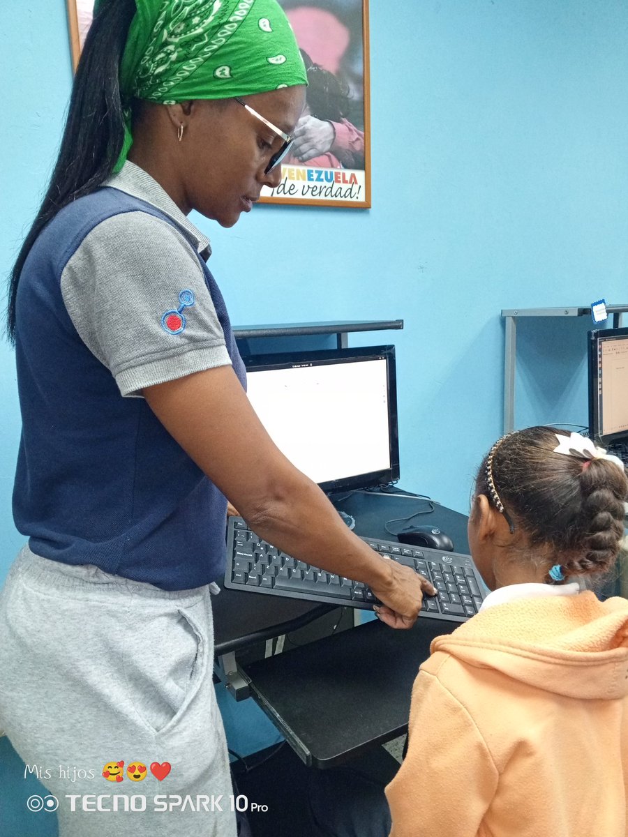 #SomosCompromisoPatrio desde el infocentro Juan evangelista Echarri seguimos impartiendo formaciones aprendiendo con las TIC ( partes del teclado)
<a href="/BrigadaLaGuaira/">@BrigadaBCHCHLaGuaira</a> <a href="/jgarridoFfm/">J Garrido</a> <a href="/Mincyt_VE/">Ministerio para Ciencia y Tecnología</a> <a href="/Gabrielasjr/">Gabriela Jiménez</a>