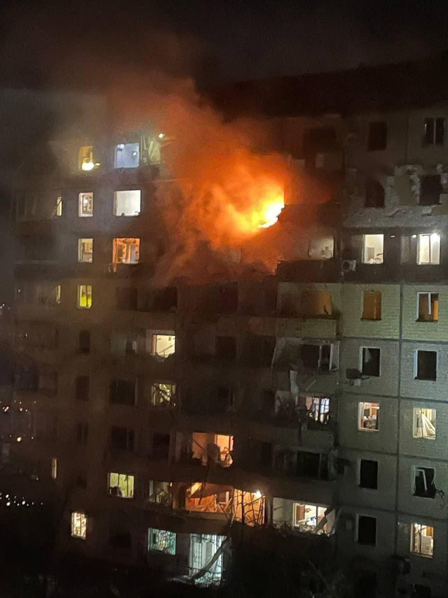 Kryvyi Rih: at the moment 3 dead, 6 injured (including 7 children injured), search operations continue💔
#russiaisATerroistState #warcrimesofrussia