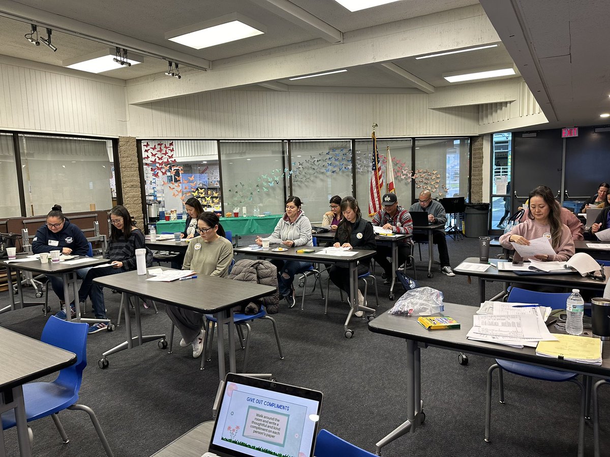 I was honored to be asked to present an SEL activity to parents @Sunset_Lane_FSD this morning. It was so fun to watch parents give and receive compliments while we all learned about the Power of Words. #FSDlearns #FSD #FSDsel #SEL #FSDPBIS @fullertonsdconnects