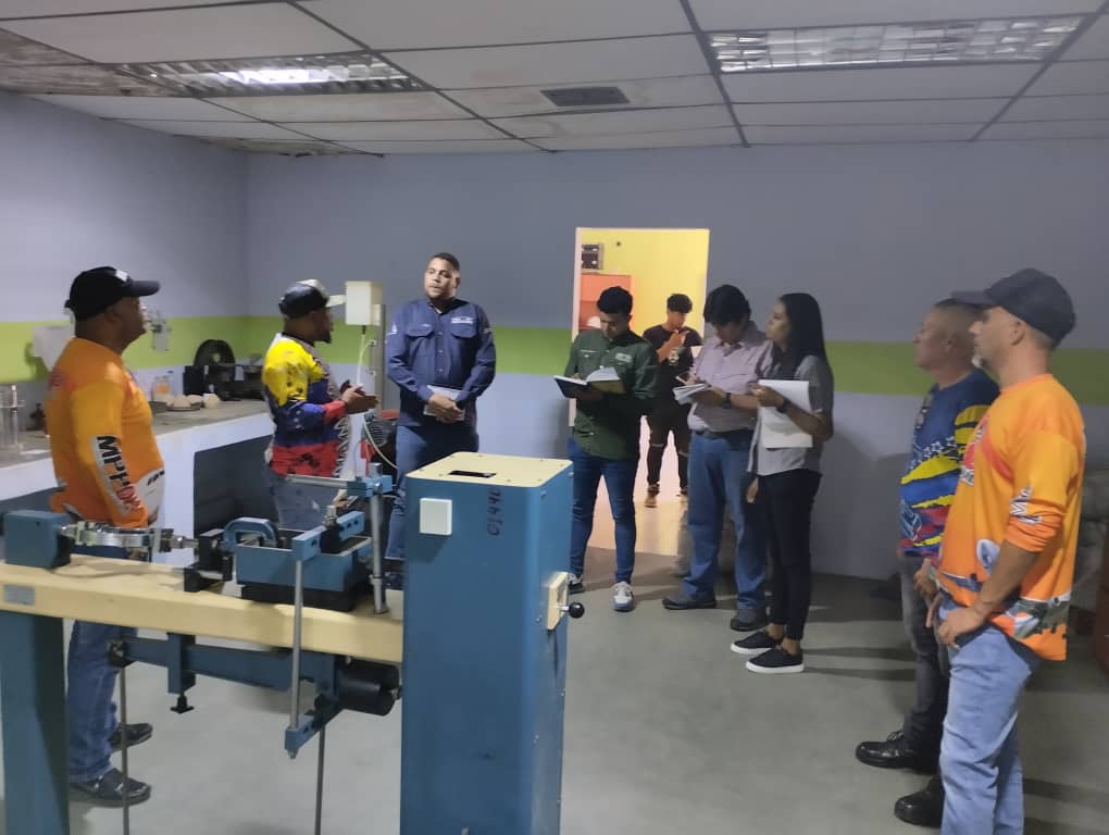 Cumpliendo instrucciones de Pdte. Obrero <a href="/NicolasMaduro/">Nicolás Maduro</a>  y nuestro Min. <a href="/AlexisJCorredor/">Alexis Corredor Pérez</a>, un equipo multidisciplinario realizó recorrido en <a href="/Fundalanavial_/">Fundalanavial</a>, con el objetivo de detectar las Experiencias Productivas de desarrolladas por los trabajadores.

#SomosCompromisoPatrio