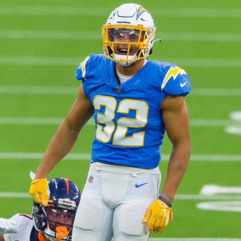 SamRodJr's tweet photo. For the #AlohiCrew 🤙🏻⚡️

Raffle time to celebrate the Re-Signing of @alohigilman back to the @chargers 
Powder Blue Jersey in your Size! 

As always Like, RT, &amp; Follow my account to be enter! Best of luck to everyone &amp; #BoltUp⚡️ https://t.co/LkfktaT6qu