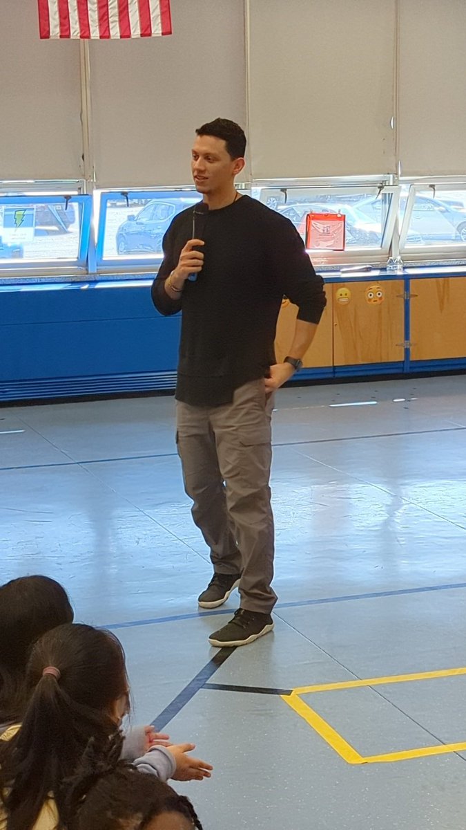 BenFranklinES's tweet photo. A wonderful and inspirational assembly with Sam Demma, our special guest for Read Across America Week. #shinebrightedison https://t.co/G80Ql99uw0