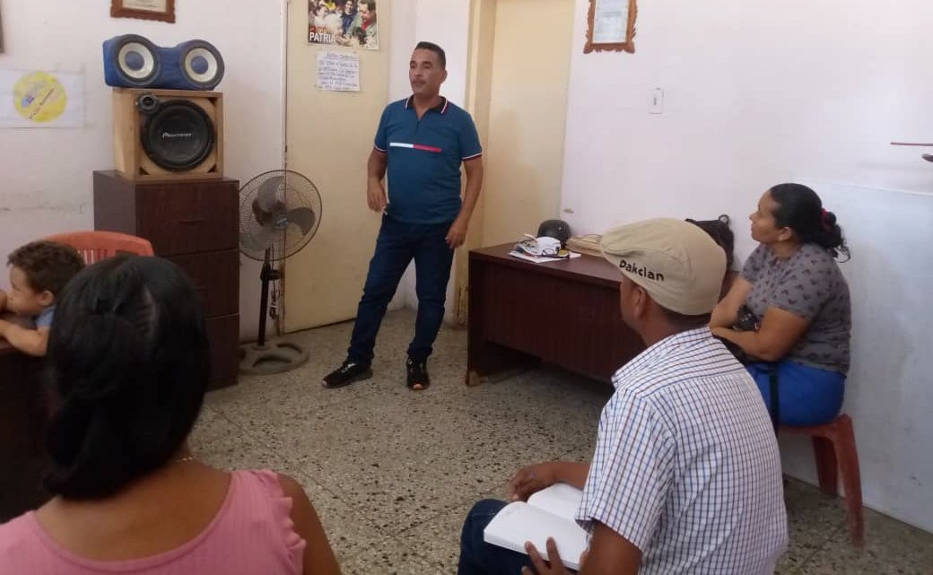 #Entérate || En el Municipio Arismendi, parroquia Río Caribe, nos reunimos en la Prefectura para llevar a cabo un importante Taller sobre la Violencia Contra la Mujer. ¡Seguimos Aprendiendo y Creciendo Juntos!.

#SomosCompromisoPatrio

<a href="/NicolasMaduro/">Nicolás Maduro</a>
<a href="/_LaAvanzadora/">Yelitze Santaella</a>