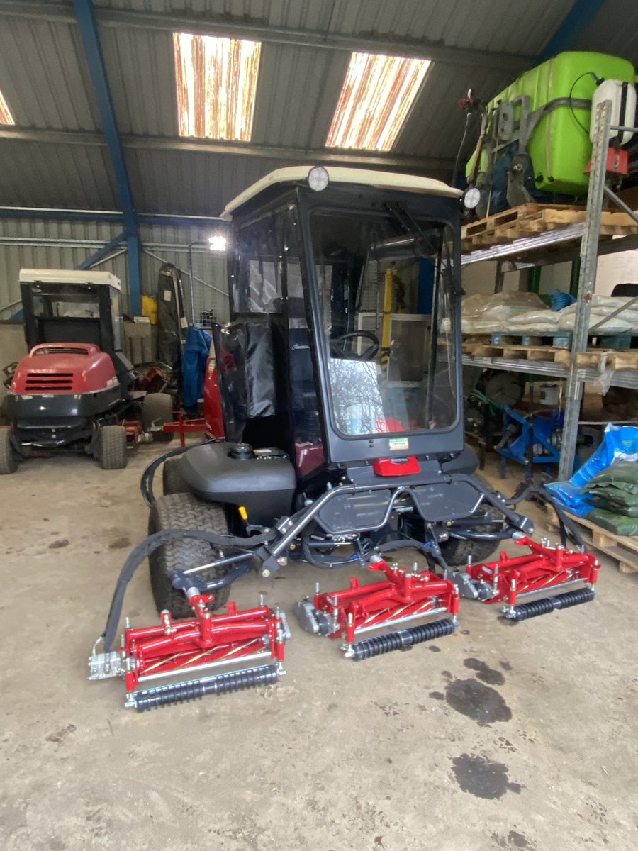 DarleyAndy29's tweet photo. It’s been a bit of a wet day in North Yorkshire, ideal day to get together with customers who have recently had delivery of ⁦@baronessuk⁩ LM551 and LM531 with added weather cabs. Thanks to ⁦@IlkleyGolfClub⁩ and ⁦@BingleyStIvesGC⁩ for the continued support. https://t.co/d1BOziwTf6