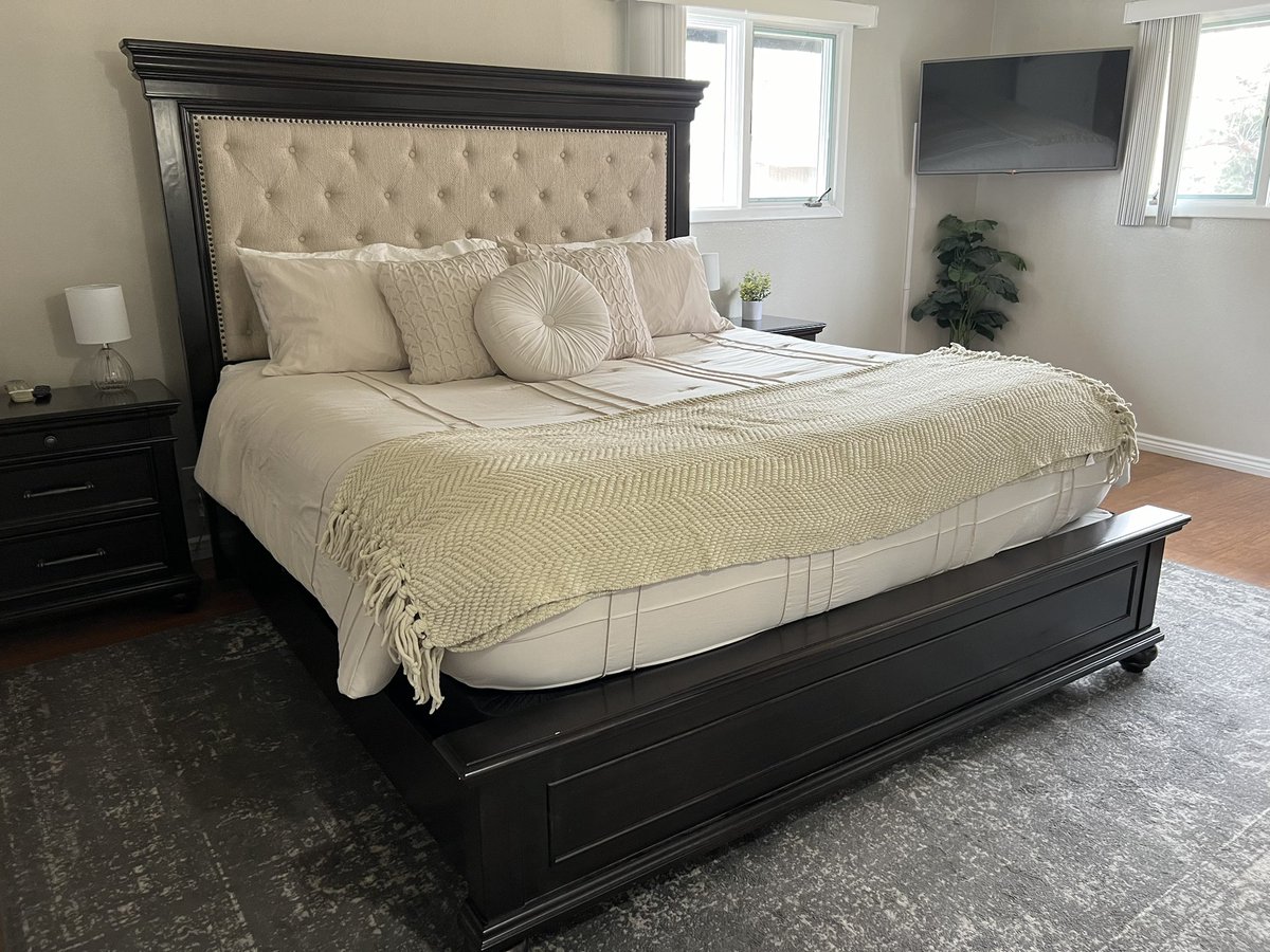 btcbob's tweet photo. If you want 5 star reviews, you need to offer 5 star amenities.
Our @Airbnb beds are getting an upgrade after 62 (in a row) 5 star reviews. 62-0
Here’s to the next 62
#superproperty https://t.co/BpHDAWPMd8