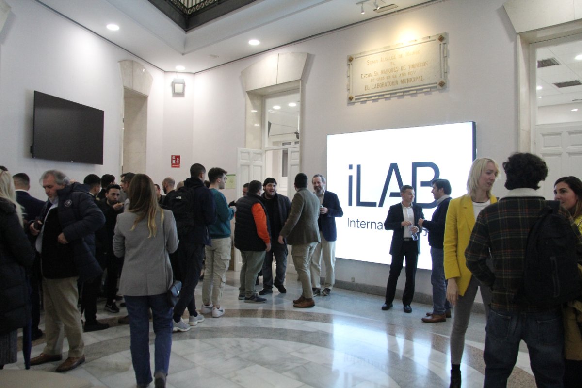 iLABMadrid's tweet image. 📸 Compartimos algunas fotografías del evento &quot;Identidades en cadena&quot;, organizado por @Block_Auth. 

🙋♀️ Si tienes interés en organizar tu evento sobre innovación o tecnología, echa un vistazo a este enlace para conocer más sobre nuestro espacio: madridinnova.es/espacios/inter…