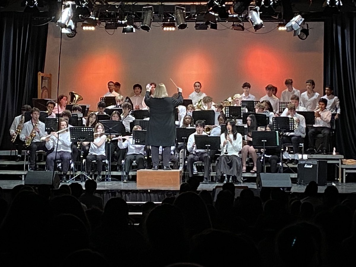 An amazing experience for the exchange students tonight. Our visit coincides with a visit from the band from the Latin School of Chicago, who put on a a thrilling concert for us, our partners and their families. Thank you <a href="/Latin_School/">Latin School Chicago</a>! 

🇩🇪🇬🇧🇪🇺 <a href="/DHFSUpdate/">D H F S</a> <a href="/DHFSErasmus/">DHFSInternational</a>