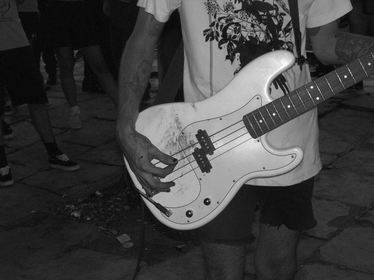 violetascreamo's tweet photo. diskarga fest foi irado!!!! https://t.co/U8GQXwCTcB