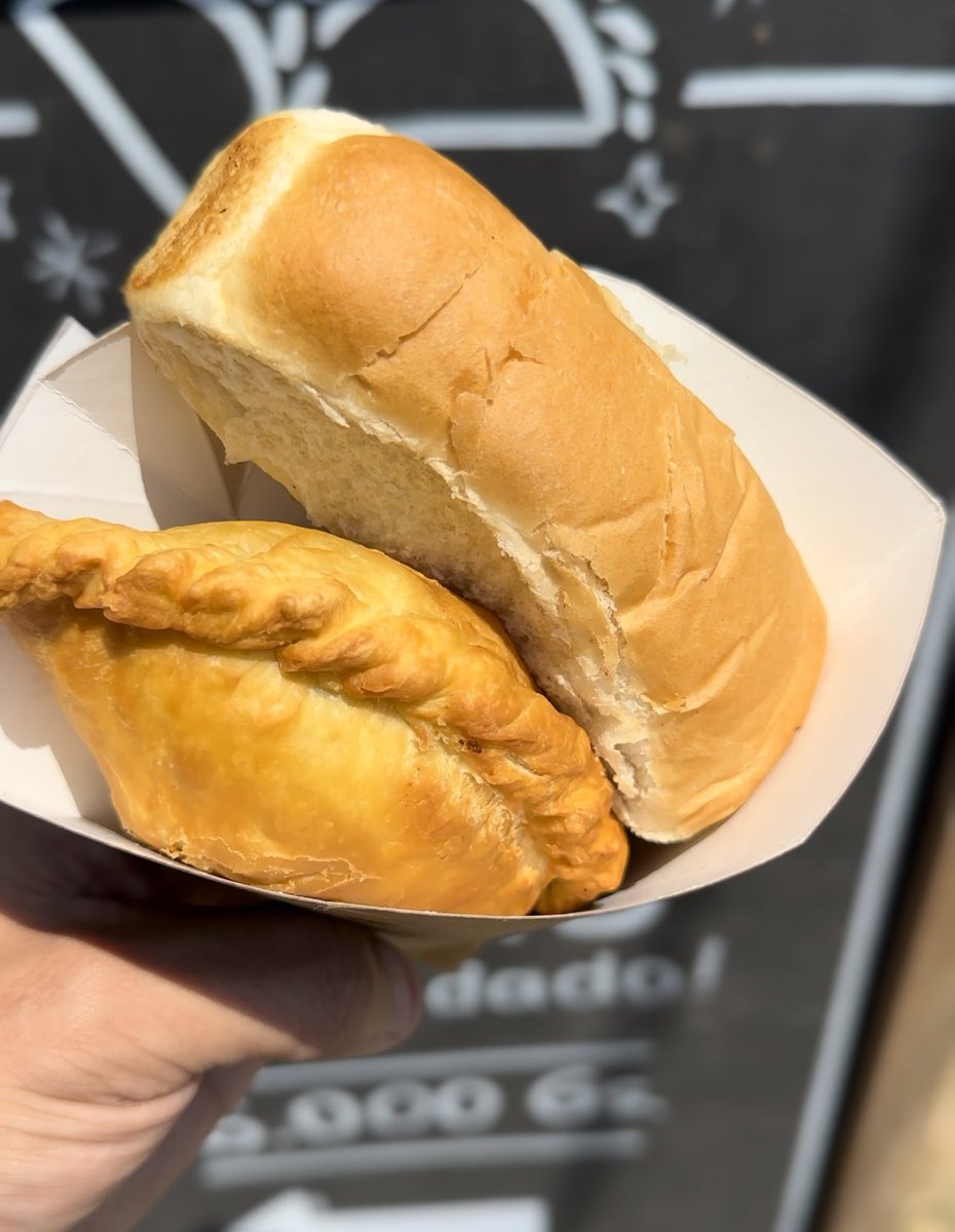 Dato que puede servirte: todas las empanadas que quieras comer por 35 mil Gs. Hace poco conocí un lugar que ofrece empanadas caseras corridas todos los miércoles 🥟 + Detalles abajo ⬇️